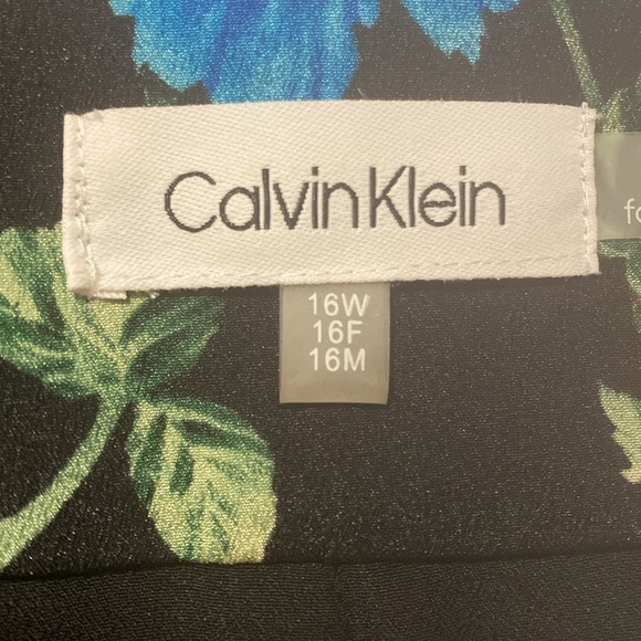 Calvin Klein skirt - Picture 3 of 4